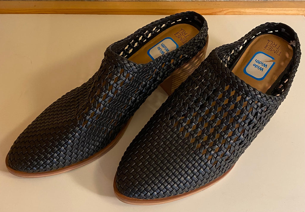 Time and Tru Women’s Block Heel Mules