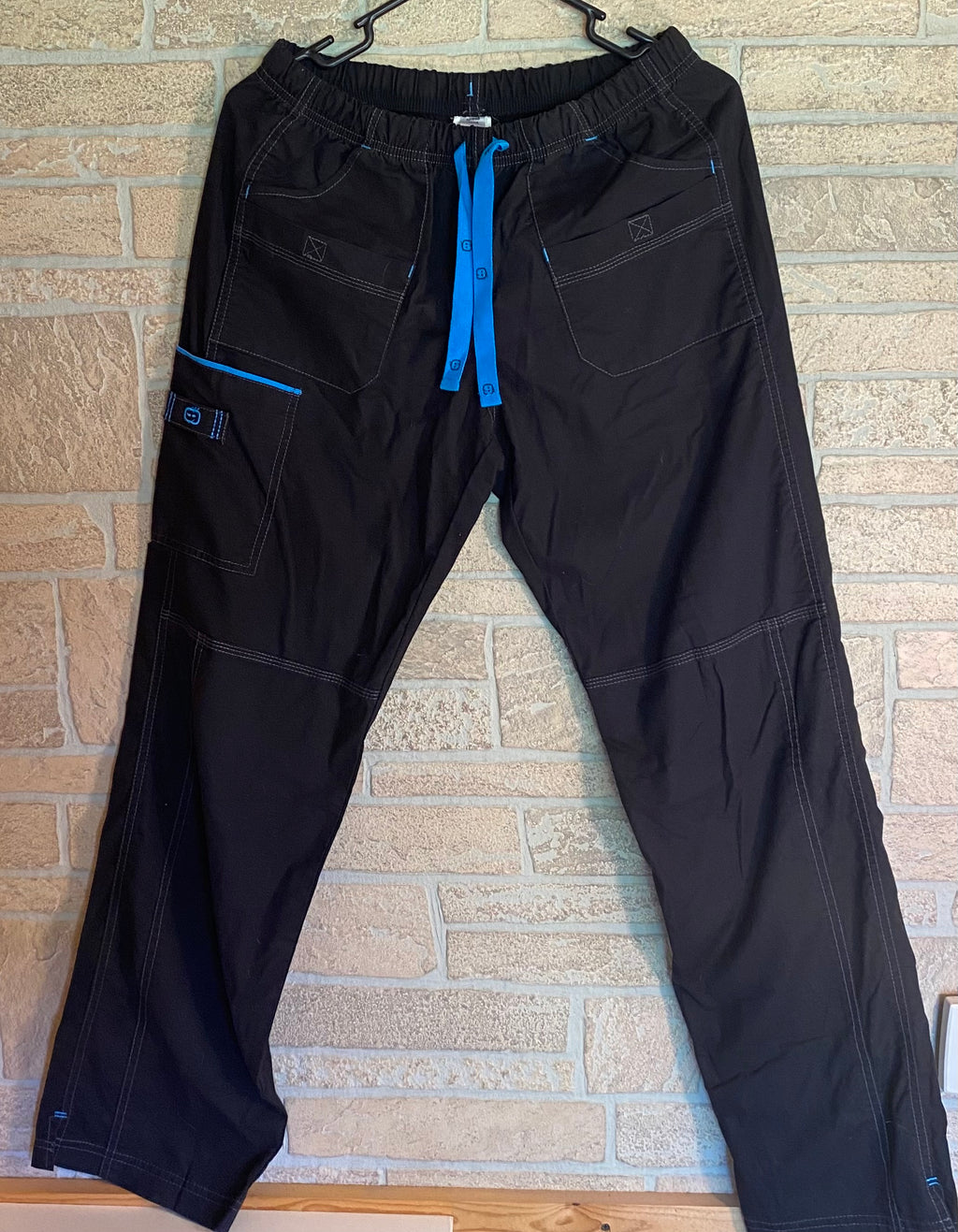 Women’s Scrubs WonderFLEX top and bottoms set