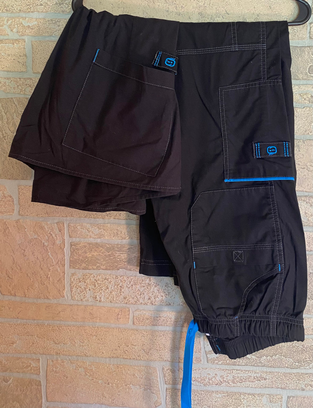 Women’s Scrubs WonderFLEX top and bottoms set