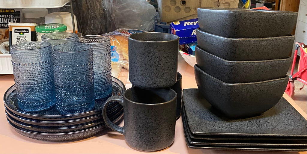Better Homes & Garden dish set